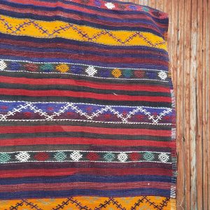 Turkkilainen nomadien kuviollinen kelim-matto 50-luvulta
