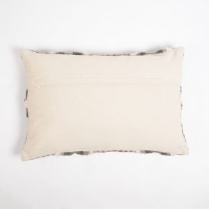 Suorakaiteen muotoinen ruskeasävyinen tyynynpäällinen Biset