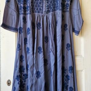 Boheemi mekko – sininen viskoosi S-L