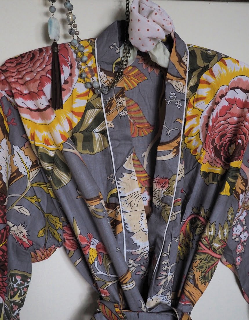 harmaa kimono