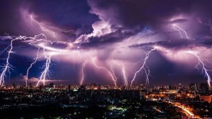 Nevihte ne prinašajo le dežja, strel in gromov