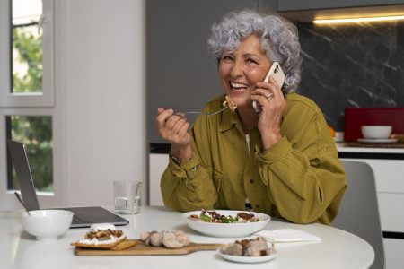Maestra Jacobina (74): „V kuhinji ne zavržem ničesar. Iz česnovih in čebulnih olupkov naredim prah, ki je božji dar za rastline.
