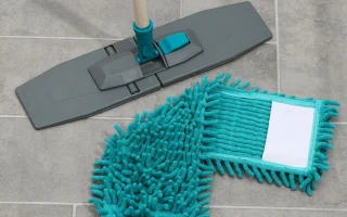 Več ne nosim vedra – odkrila sem trik, kako pomivati tla dvakrat hitreje – zdaj delam kot profesionalci