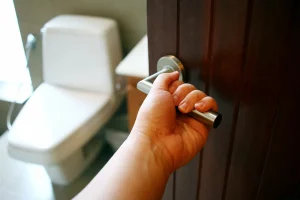 Genialen način za takojšnjo dezinfekcijo vseh kljuk!