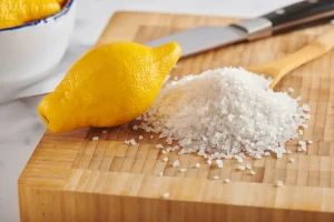 Limone niso le odlična sestavina v kuhinji, ampak lahko pomagajo tudi pri čiščenju