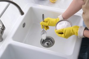 1 žlica v odtok - Zamašitev v kuhinji ali kopalnici bo izginila za eno leto