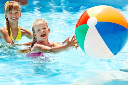 Kopalke in brisače je treba po obisku plaže ali bazena oprati v pralnem stroju