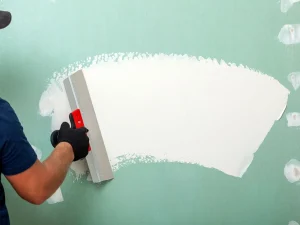 Kakšni so pravi koraki za popravilo stene