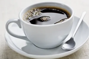 Šokantno odkritje: instant kava lahko ogroža vaš vid – rezultati nove raziskave!
