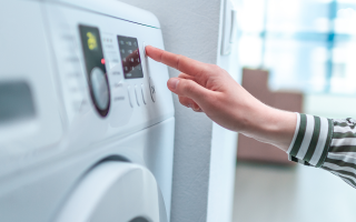 Ljudje nikoli ne uporabljajo tega gumba na pralnem stroju: zmanjša porabo energije za 62 %