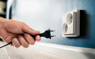 Sem električar in priporočam, da ta aparat v vašem domu izklopite, če odhajate na počitnice: je tisti, ki porabi največ energije
