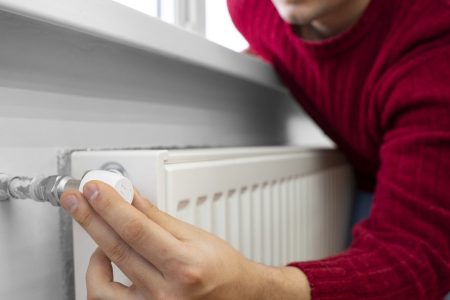 Uporabite trik z vozlom za čiščenje radiatorjev