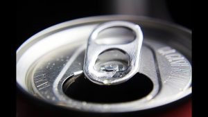 Kako ponovno uporabiti obroče aluminijastih pločevink doma