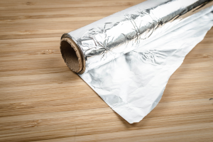 Kako z aluminijasto folijo hitro odstraniti led