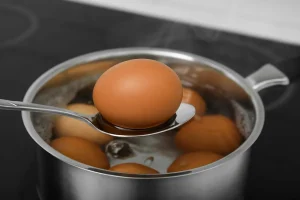 Kako en skrivni trik naredi kuhanje jajc preprost in brezhiben kulinarični proces